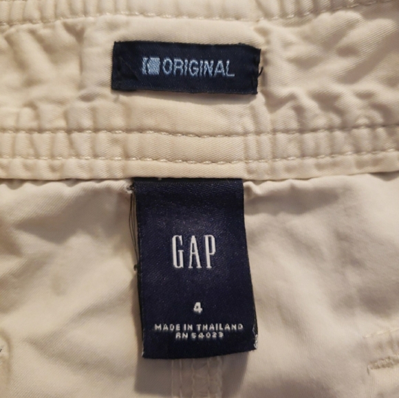 Gap size 4 shorts - Picture 2 of 4
